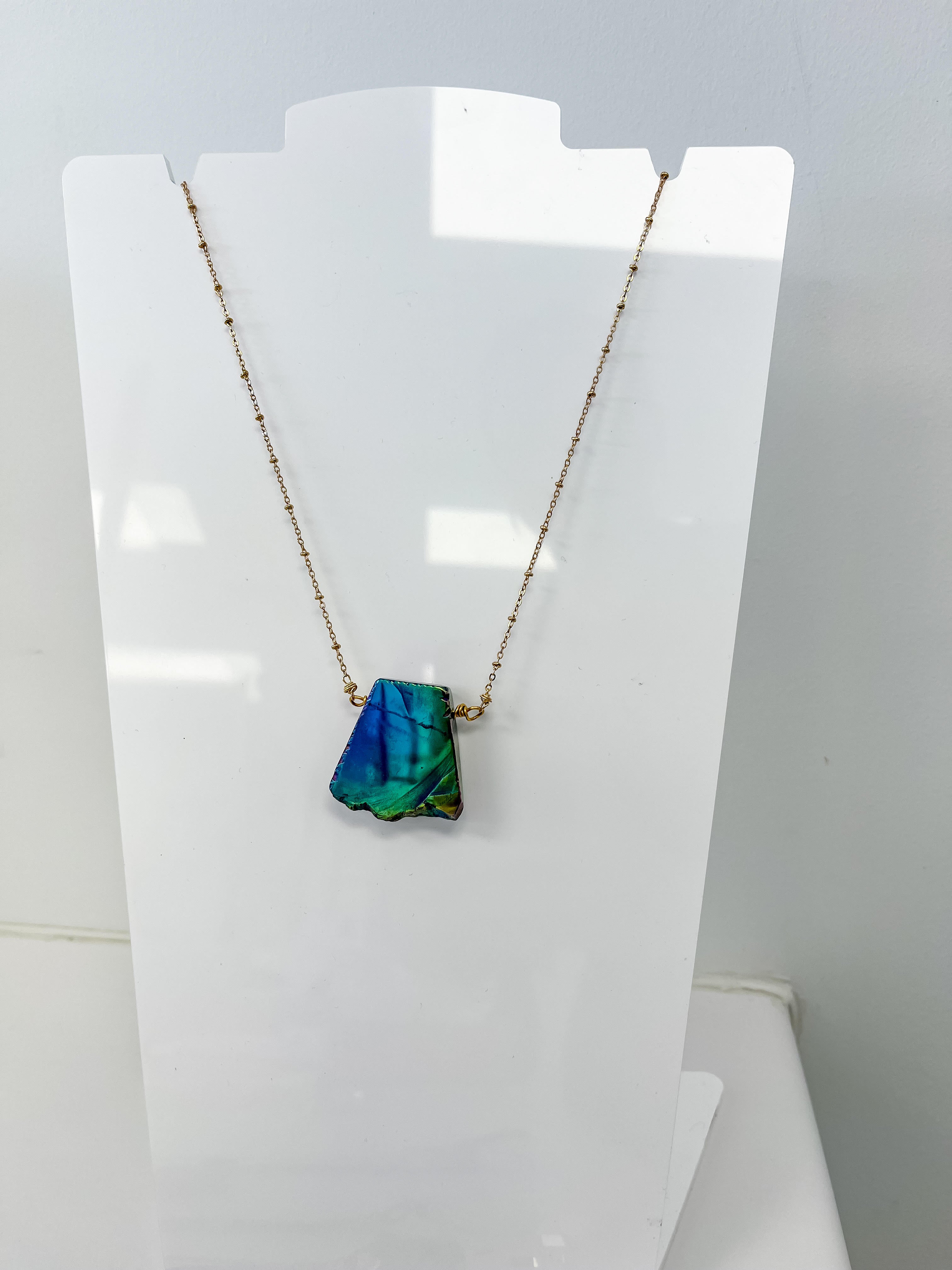 Very Valero Jewellery Blue & Green Iridescent Stone