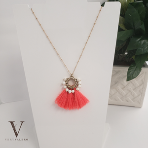 Very Valero: Small Necklace - Coral Fringe Necklace